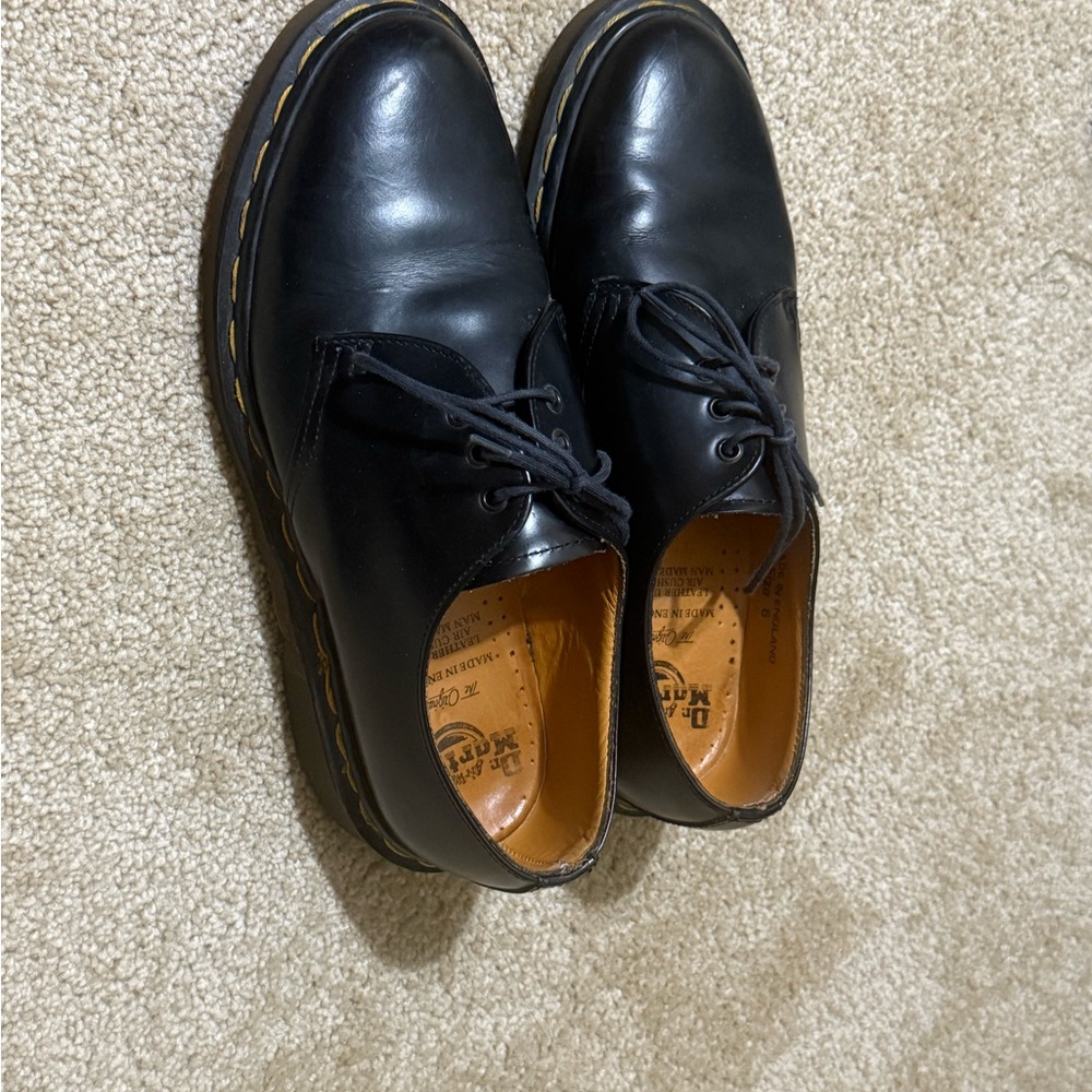 Dr. Martens Black Leather Shoes UK 6/ US 8/ it is same as EU39
